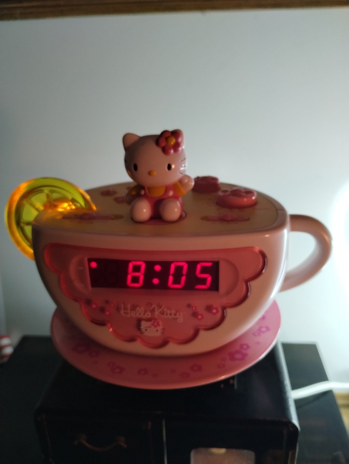 2003 Sanrio Hello Kitty Tea Cup Alarm Clock AM-FM Radio Lemon Night Light Vntg