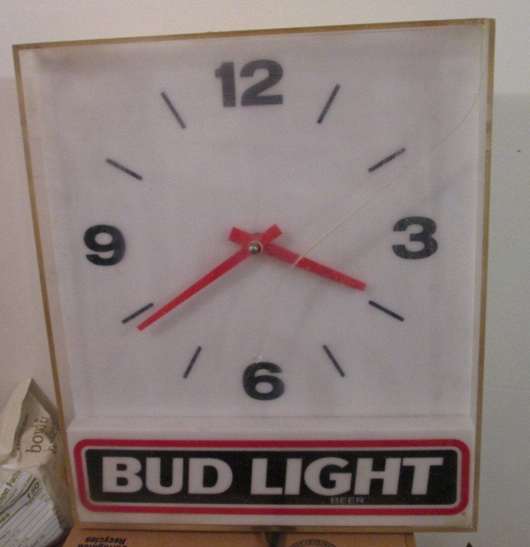 Bud Light Prestige Backbar Light Up Clock 1991 Works Cracked Plastic Case