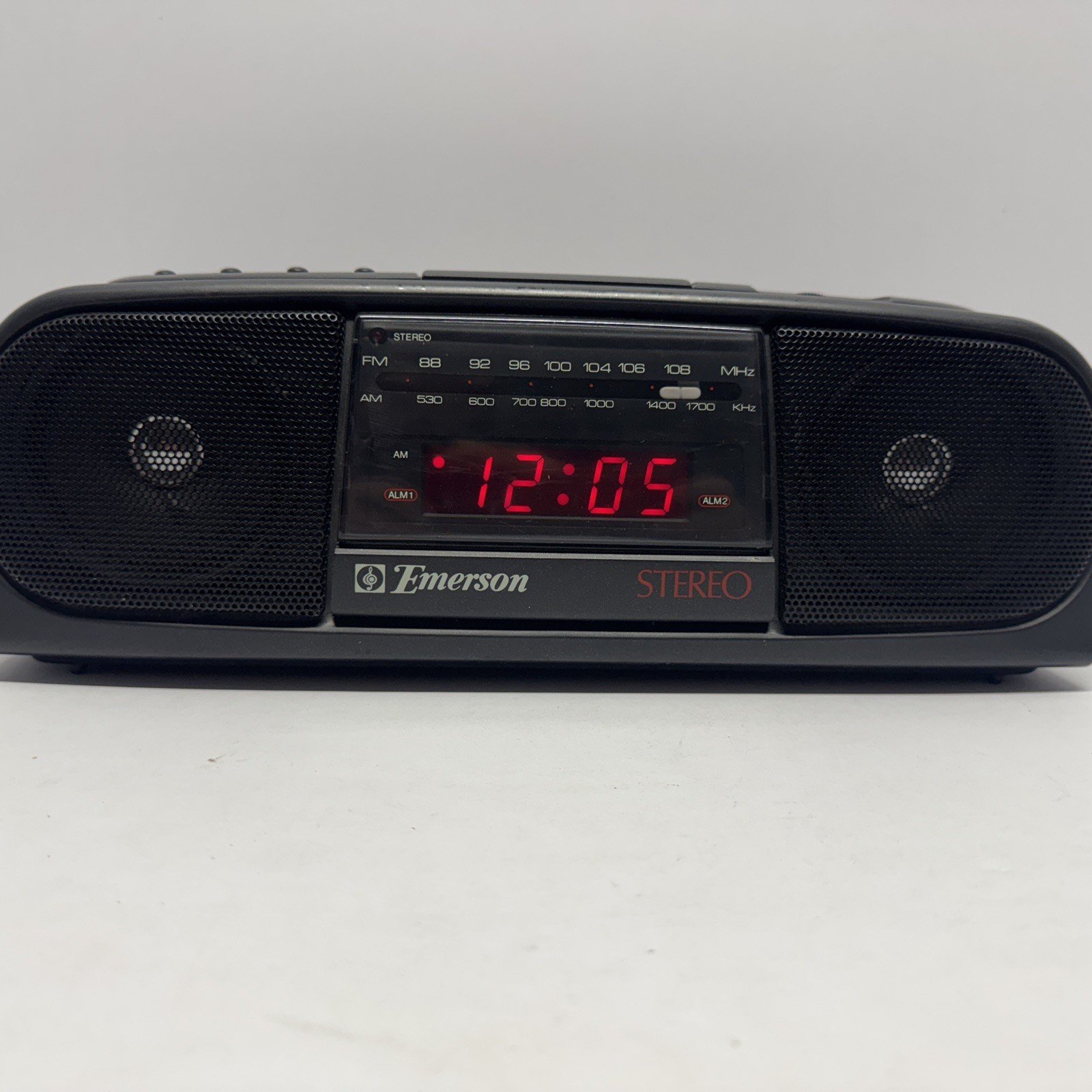 Emerson Digital Clock Radio Alarm AM/FM, Model AK2747, Stereo Sounds good