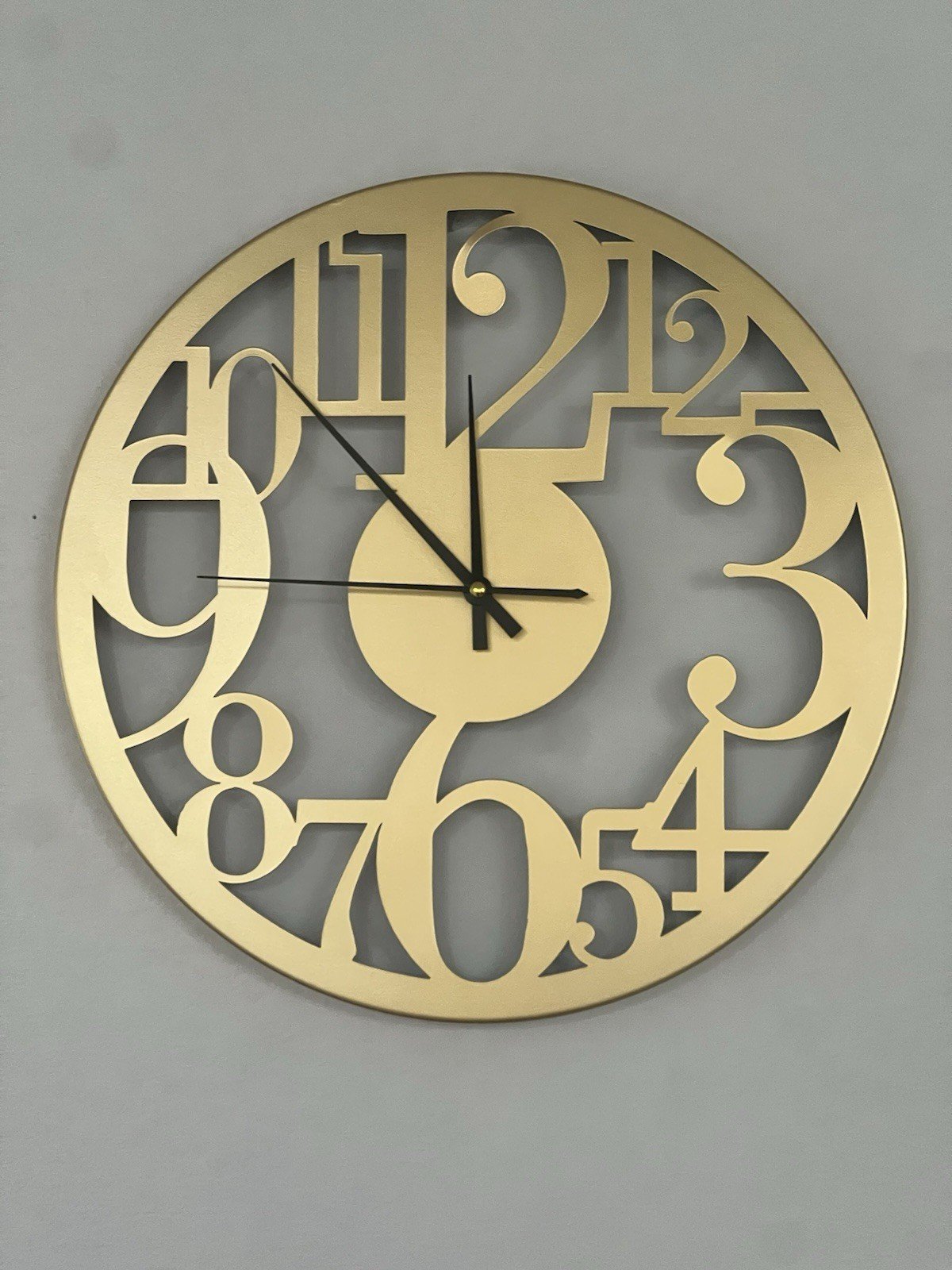 Gold Numeral Style Silent Wall Clock 16 Inches/40 Cm Diameter for Home Decor