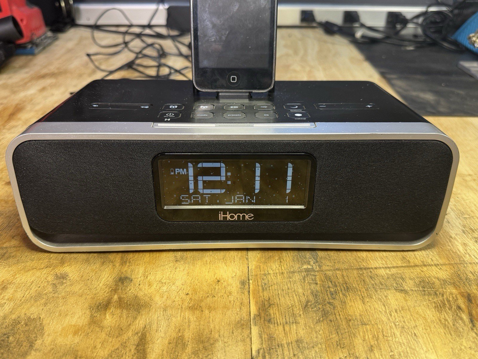 iHome Idl91 Dual Charging Stereo FM Clock Radio With Lightning Dock and USB for