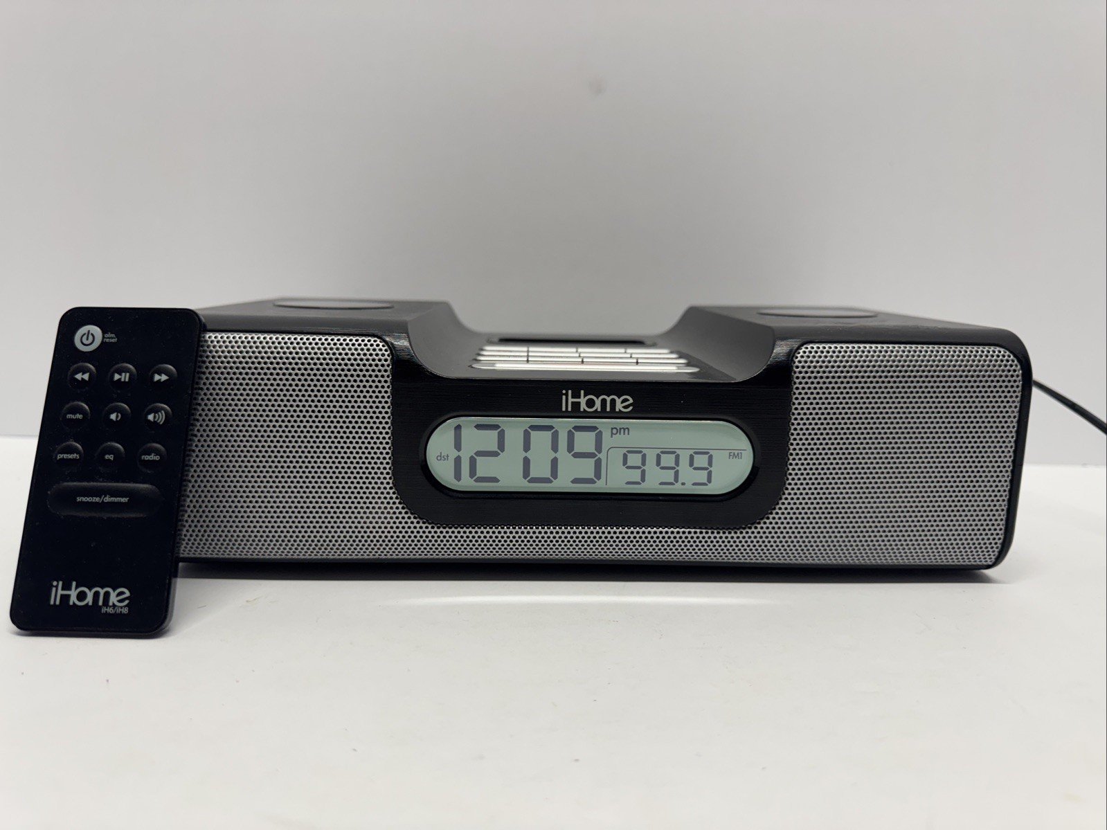 ihome iH8 Black iPod Docking Station Alarm Clock/AM/FM Radio WITH REMOTE VG++
