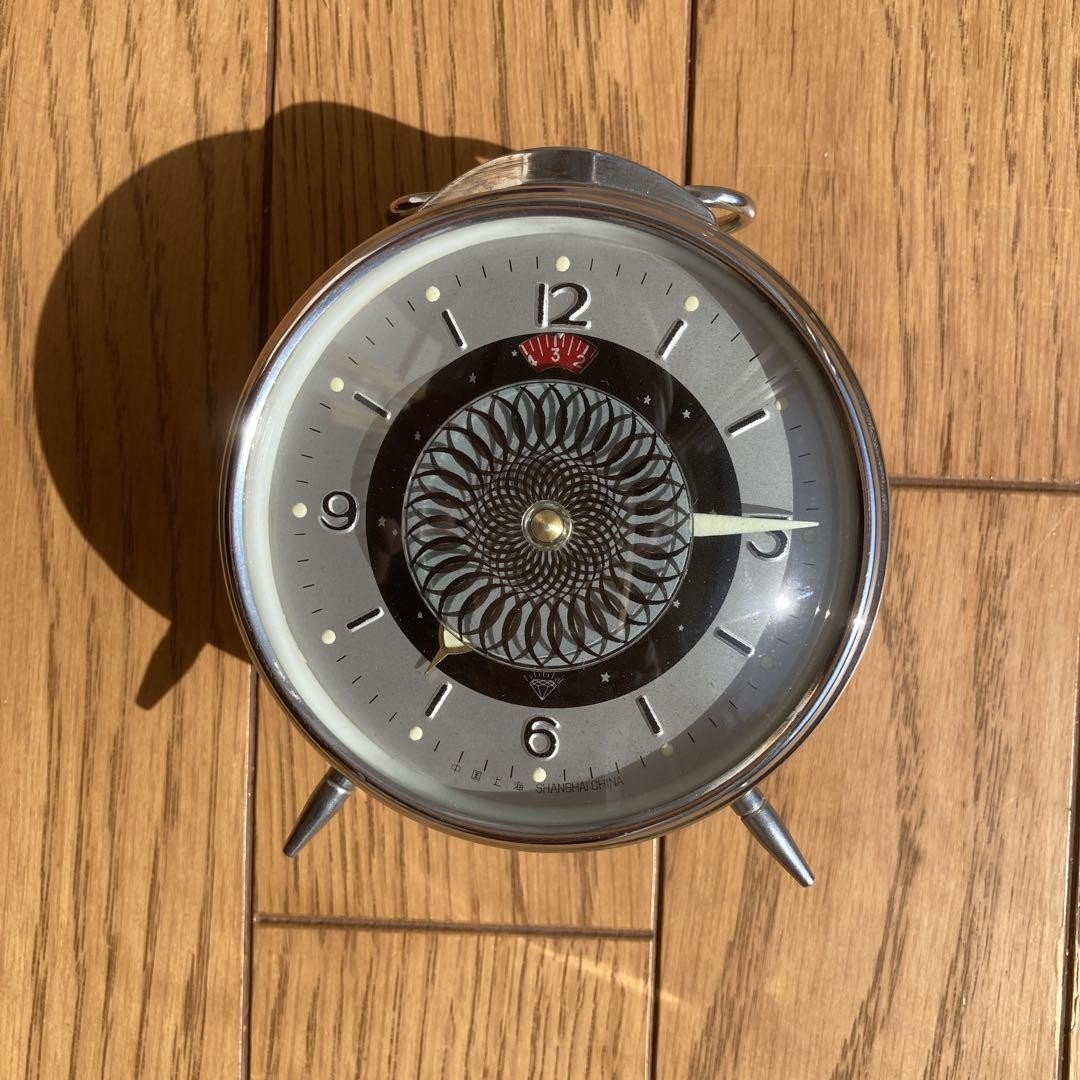 Retro alarm clock, cream color, dial: silver