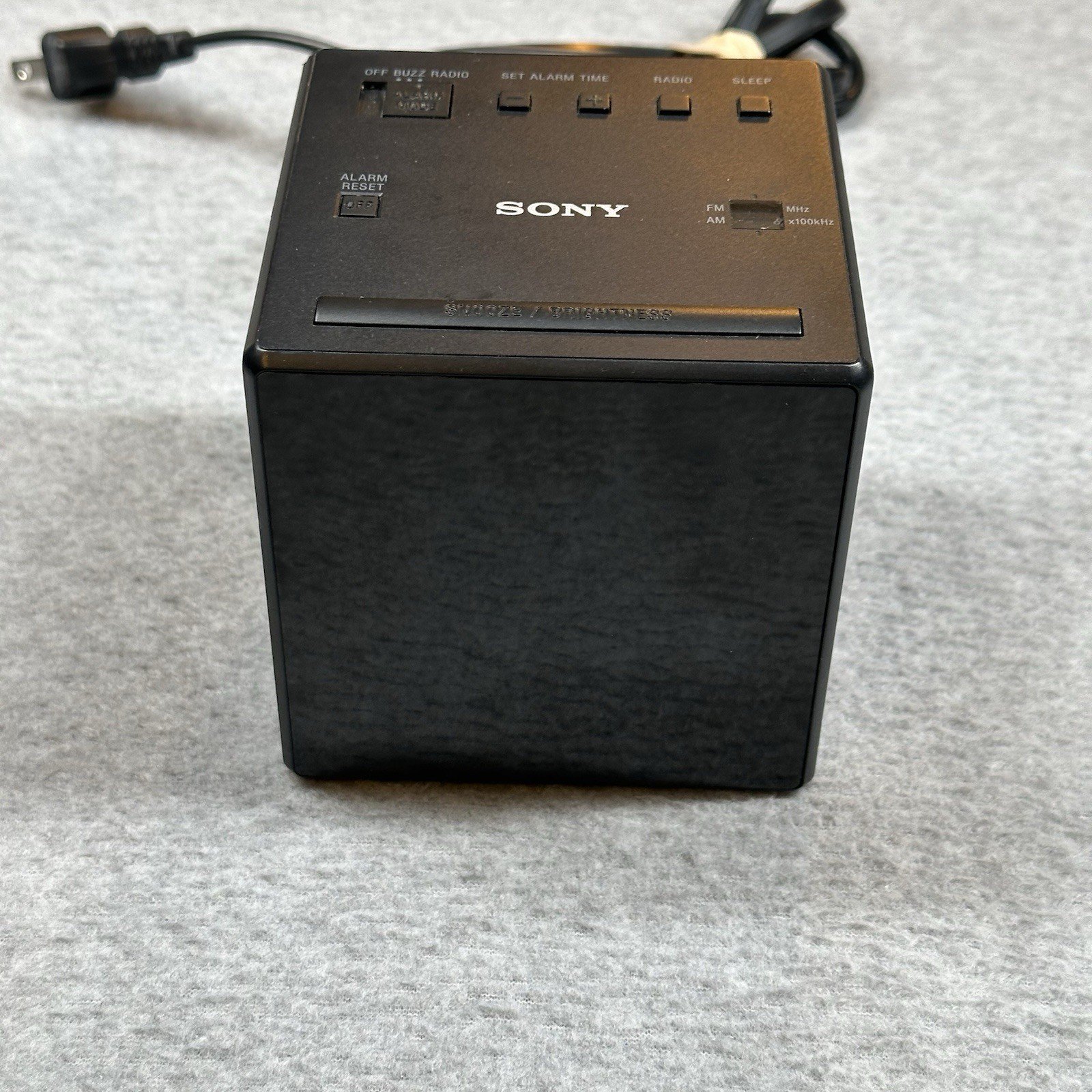 Sony Radio AM/FM Dual Alarm Clock Radio 4" Cube Black ICF-C1 Battery Back Up