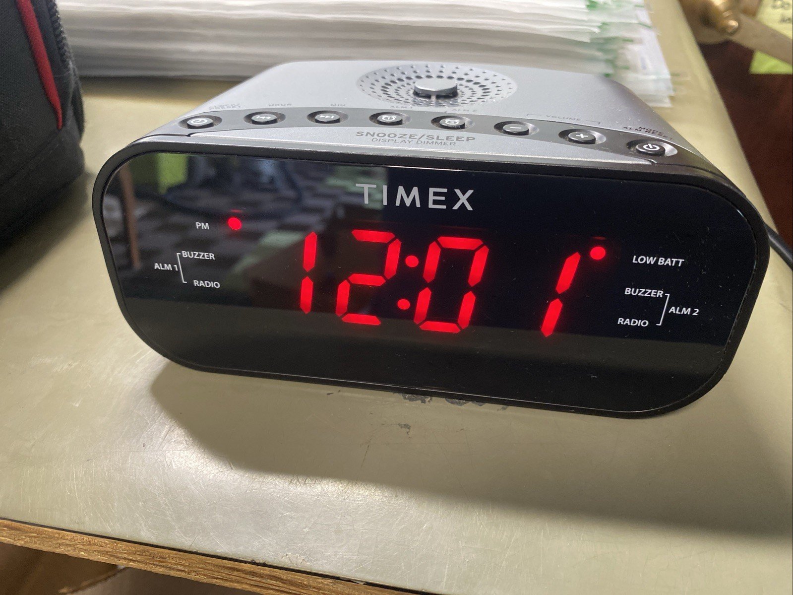 Timex T231Y Gray w/ Large Green LCD Display Alarm Clock AM/FM Radio w/ Aux