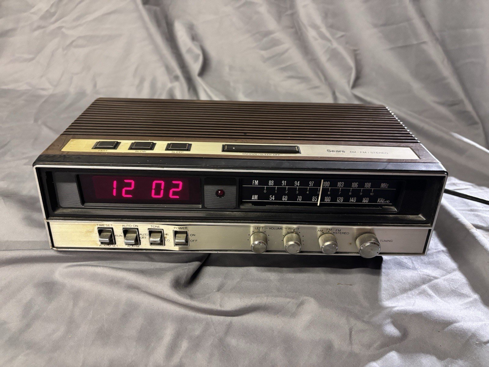 Vintage Seers A.M/Fm Radio/Alarm Clock – 1980S