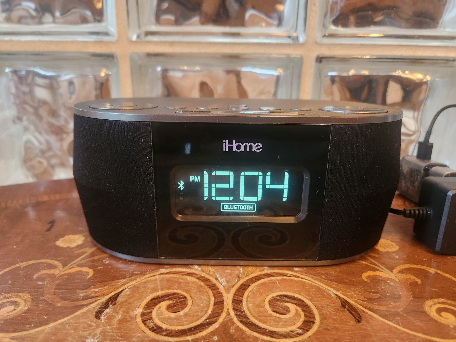 iHome iBT38 Wireless Bluetooth Stereo Dual FM Alarm Clock USB Charging Radio