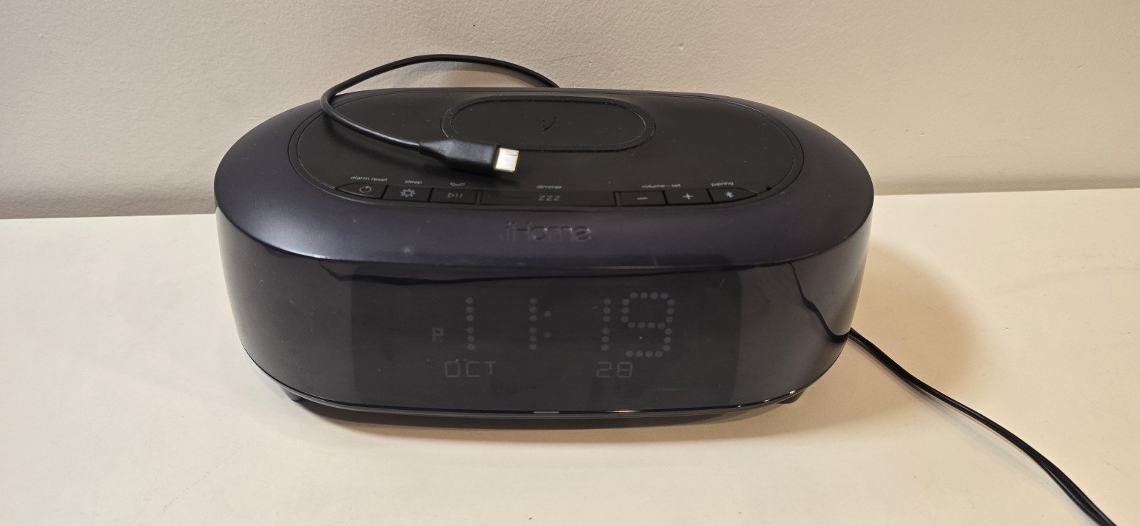 iHome iBTW281v2 Light Up Wireless Charging Alarm Clock/Bluetooth Speaker - Works