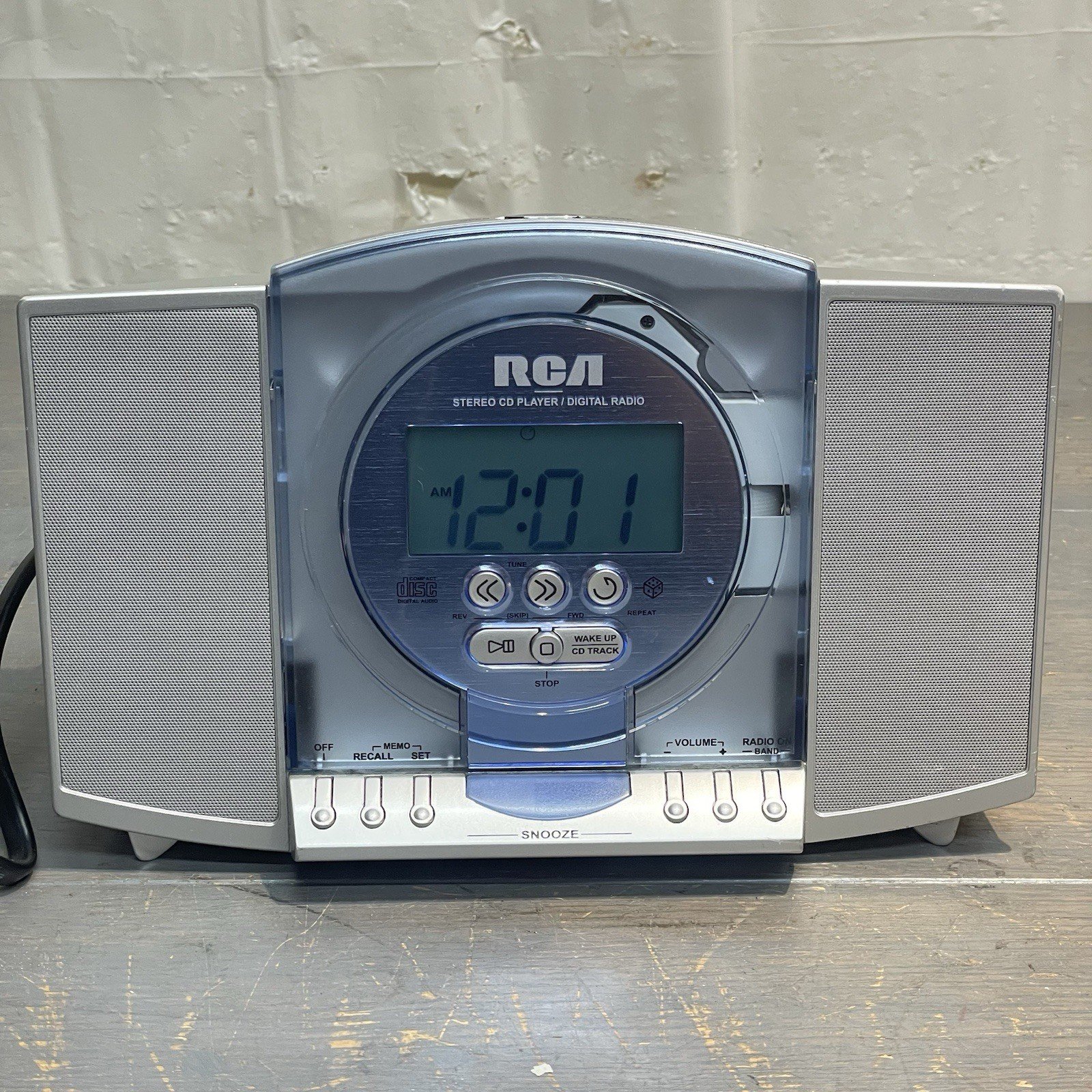 RCA Stereo CD Player Alarm Clock Radio with Digital AM/FM Tuning RP3755B (READ)