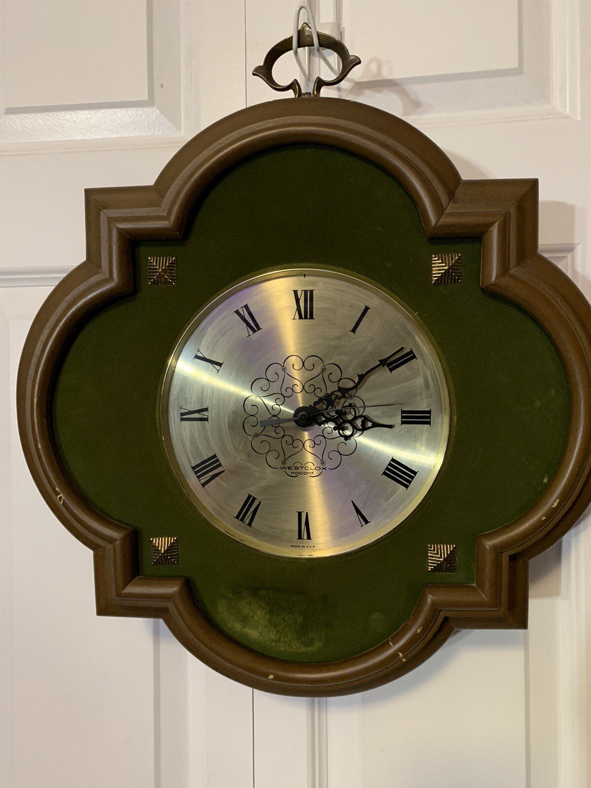 VNT 1970 Westclox No Cord Large Wall Clock Roman Numerals Battery Green Brown