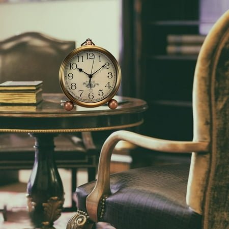 QIHE-Justup Golden Table Clock, Retro Vintage Non-Ticking Table Desk Alarm Clock Battery Operated Silent Quartz Movement HD Glass for Bedroom Living Room Indoor Decoration (Arabic)