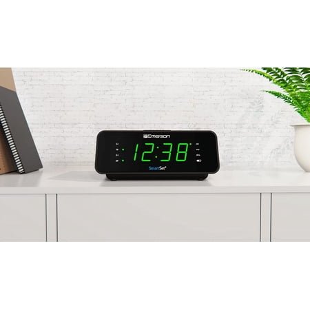 SmartSet Dual Alarm Clock Radio with AM/FM Radio, Dimmer, Sleep Timer and .9 LED Display, CKS1900