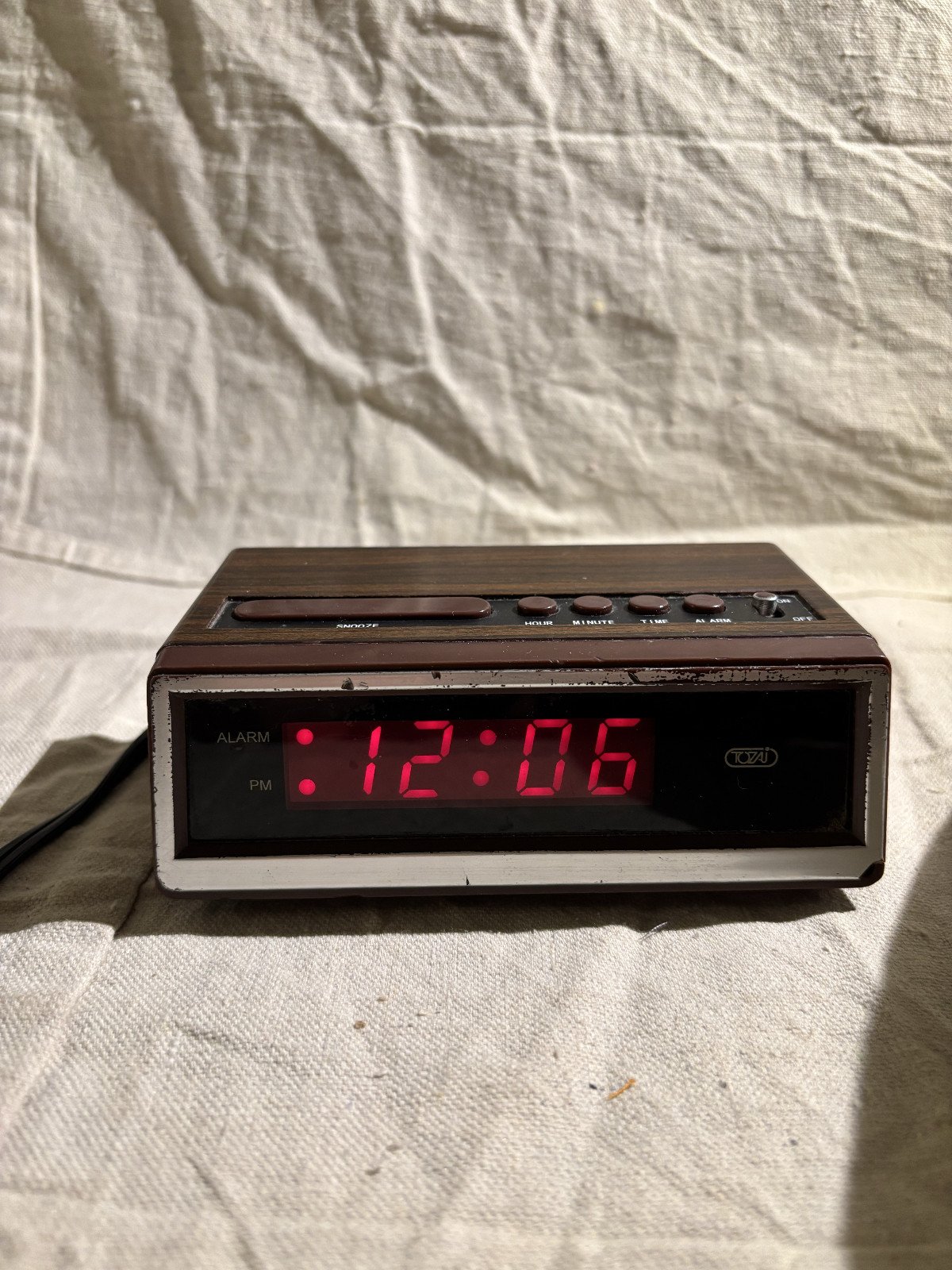 Vintage Tozaj LED Electronic Alarm Clock Model 1585 Wood Grain READ DESCRIPTION