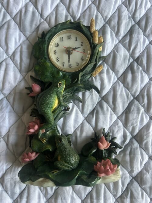 12” Tall Frog Toad Family Pendulum Lily Pad Clock Pink Flowers Cattails.