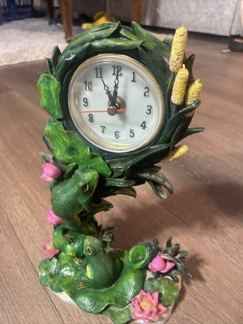 12” Tall Frog Toad Family Pendulum Lily Pad Clock Pink Flowers Cattail UNIQUE!!