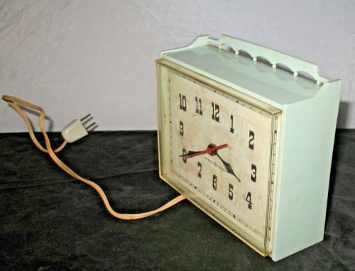 1950s GE KITCHEN WALL CLOCK #2132 COUNTRY STYLE BLUE GREEN COLOR WORKS GREAT