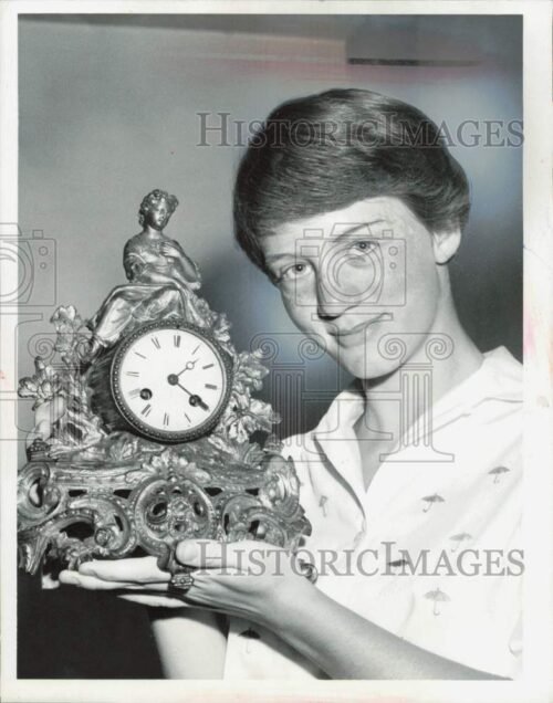 1960 Press Photo Jill Klein with her 1850 clock - lrb23966