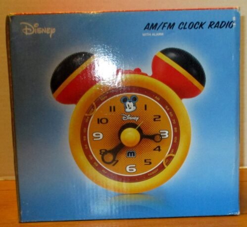 2004 AM/FM Clock Radio with Alarm and Box