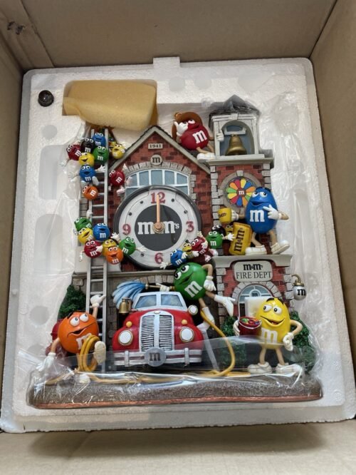 2005 M&M's Danbury Mint Firehouse Collectible Wall Clock Fire Department New