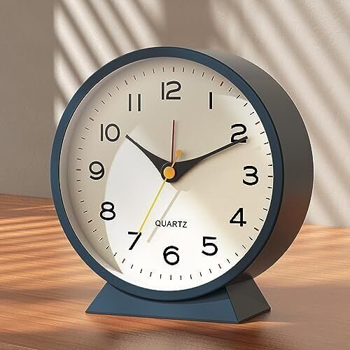 45 Analog Alarm Clock Small Retro Desk Clock Battery Operated w LightSilent