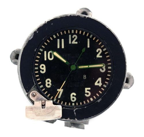 5-day / 14-jewels Soviet 70's-made Tank Clock 117CS / 117ChS w/ MOUNTING BRACKET