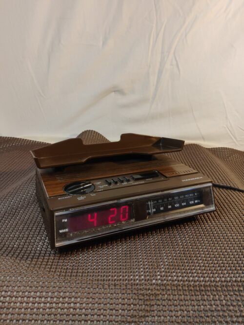 80s Hanimex Retro Digital Alarm Clock Radio AM/FM Vintage Woodgrain Bedside