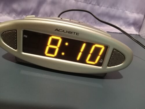 AcuRite 13027A Intelli Time Digital Alarm Clock Black Vintage Loud Tested