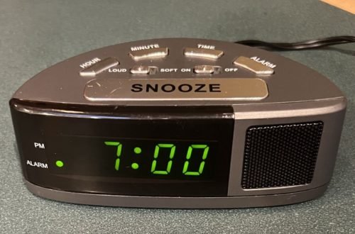 Advance model 4135 alarm clock, green display, Loud. Clean Battery Compartment.