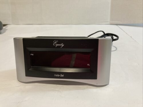 Alarm Clock AM- FM. Radio Can Be Set To Any Time Zone. Electric