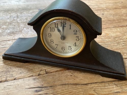 ANTQUE SETH THOMAS (COMAX LABEL) Small Wood 8 Day Mantle Clock -not running