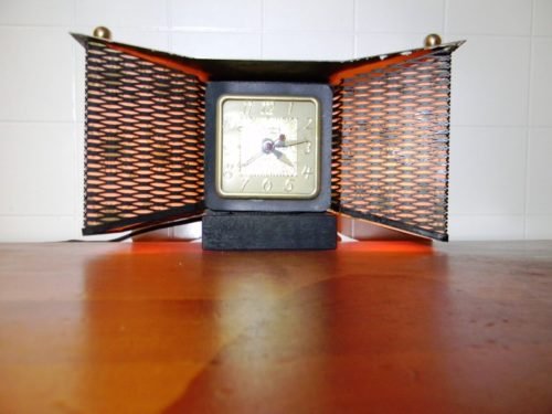 ATOMIC AGE SPACE AGE LIGHTED TABLE CLOCK 1950'S MID CENTURY MODERN BOW TIE