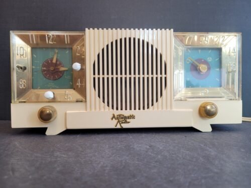 Automatic Radio - Clock and Radio - TESTED!