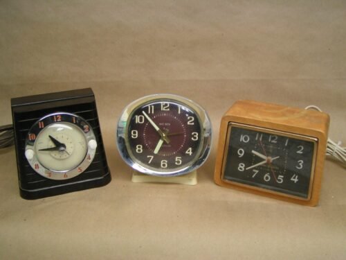 Beautifull Mid Century Modern Clocks, G.E., Westclox, Telechron, see pictures