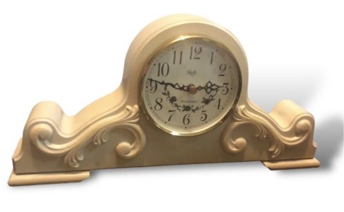 BEAUTIFUL SLIGH USA WESTMINSTER LIGHT WOOD MANTEL CLOCK. CLOCK WORKING -READ DES