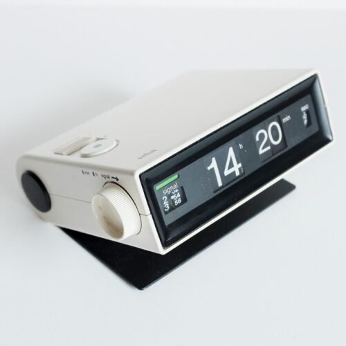 Braun Flip Clock Type 4937 by Dieter Rams, Dietrich Lubs Digital Compact Retro