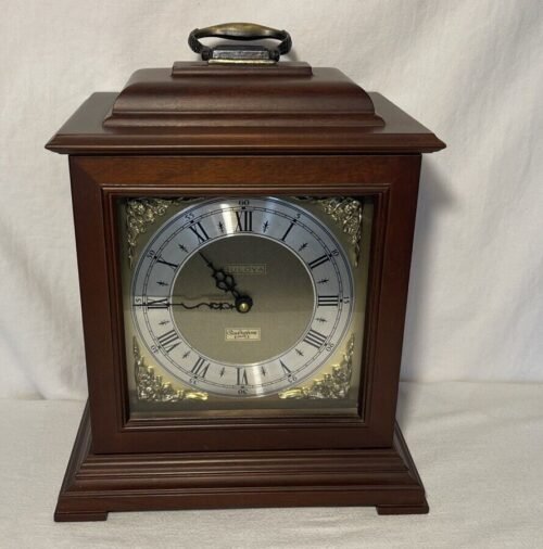 Bulova Quadraphonic Mantel Clock Multiple Chime Strike Night Mode Walnut Vintage