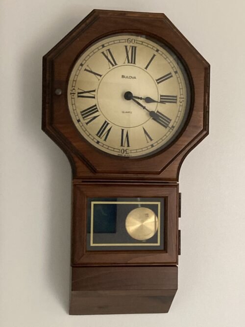 BULOVA QUARTZ Pendulum WALL CLOCK BATTERY OPERATED Regulator Mahogany