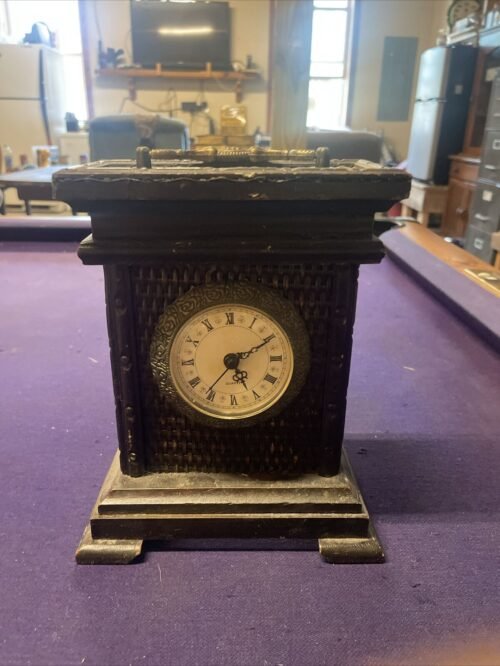 collectible Antique looking cabinet clock radio Works