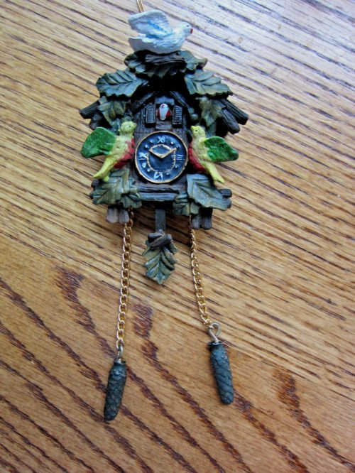 CUCKOO CLOCK - BLACK FOREST LOOK- CHRISTMAS ORNAMENT W BIRDS!