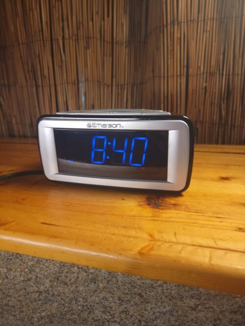 Dual Alarm and Clock radio Emerson SmartSet CKS9031 New Back Up Battery