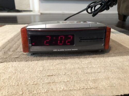 EB Electro Brand LED Digital Alarm Clock AM/FM Radio TESTED WORKS Wood Look 4324