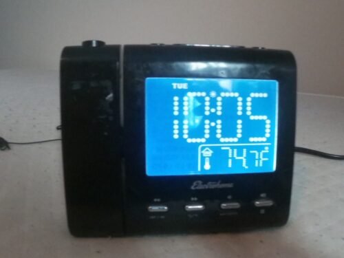 Electrohome EAAC601 Projection AM/FM Dual Alarm Clock Radio Tested Working