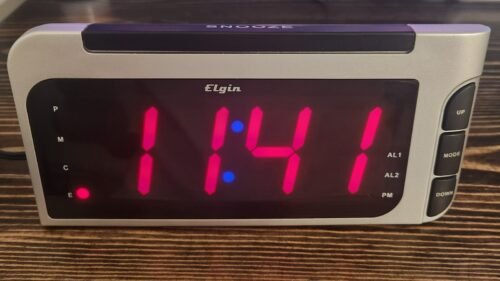 Elgin auto-set dual alarm digital clock w/ extra large display (Model 4537)