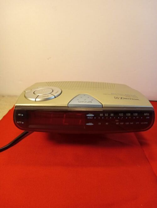 EMERSON ALARM CLOCK AM/FM RADIO/ CK5028/ FREE SHIPPING