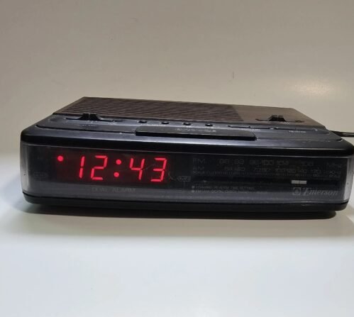 Emerson AM/FM Clock Radio Dual Alarm AK2776 Working Tested