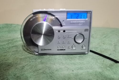 Emerson CKD2328 AM FM CD Stereo Clock Radio With Swinging Electronic Door
