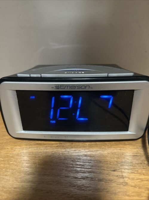 Emerson CKS9031 Smart Set Dual Alarm Clock AM/FM Radio *Tested and Works*