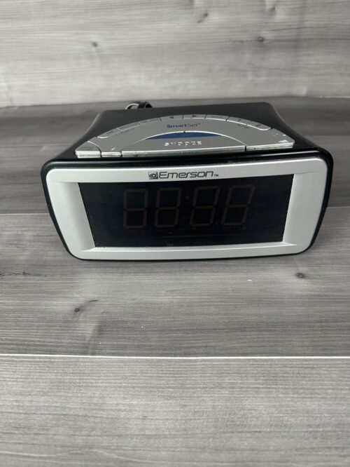Emerson Dual Alarm Clock Smart Set Digital LED AM FM Radio CKS9031