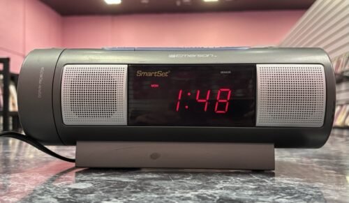 Emerson iC172 Smart Set Dual Alarm Clock Projector AM/FM Radio iPod iPhone Dock