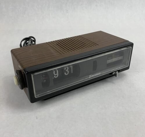 Emerson R5004 Vintage FM/AM Radio Alarm Clock